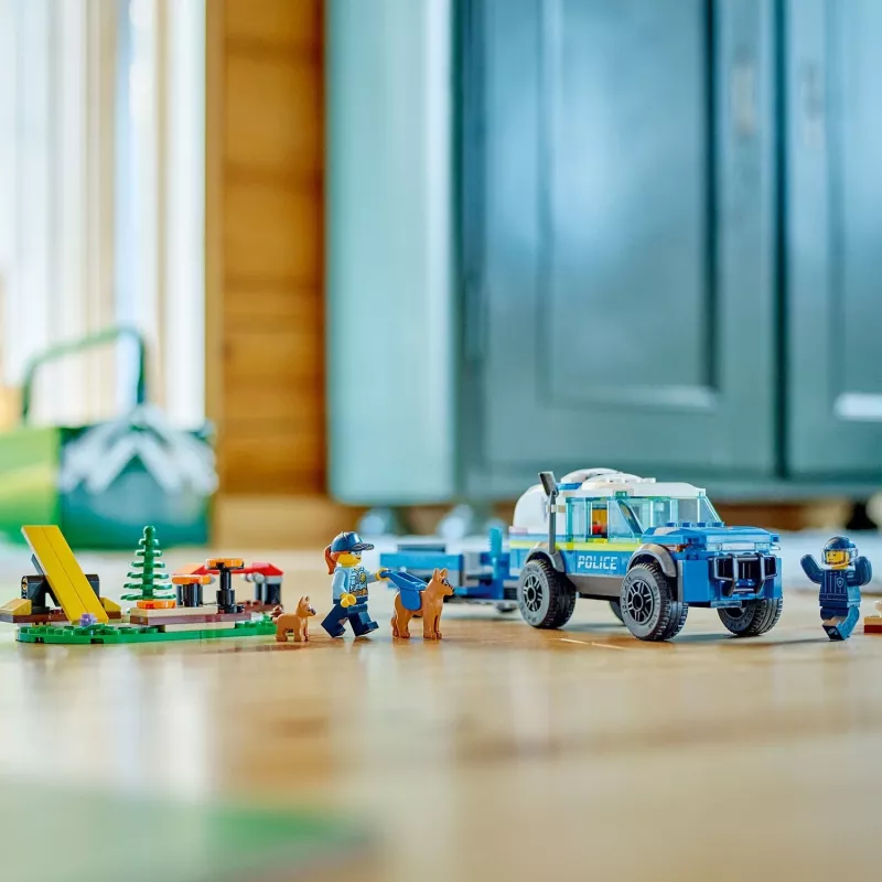 LEGO Mobilais policijas suņu treniņu komplekts ar policijas suni un treniņu aprīkojumu