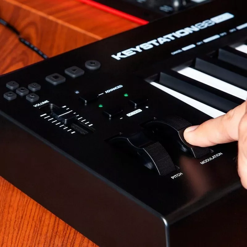 M-AUDIO Keystation 88 MK3 MIDI klaviatūra 88 taustiņi USB Melna, Balta