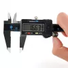 iFixit digitālais bīdmērs ar zilu LCD ekrānu