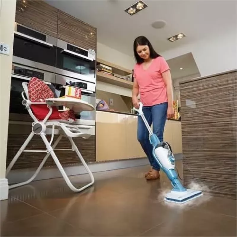 Tvaika mops Melns & Decker FSMH1351SM-QS — 1300 W, 0,5 l tvertne, 6 m vads, 9-in-1 cietām grīdām