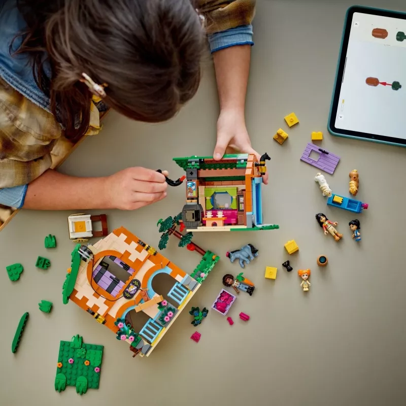 Būvniecības rotaļlieta LEGO Friends Mūzikas veikala un dzīvokļa komplekts 42653 – moduļu spēļu komplekts vecumiem (LEGO zīmols)