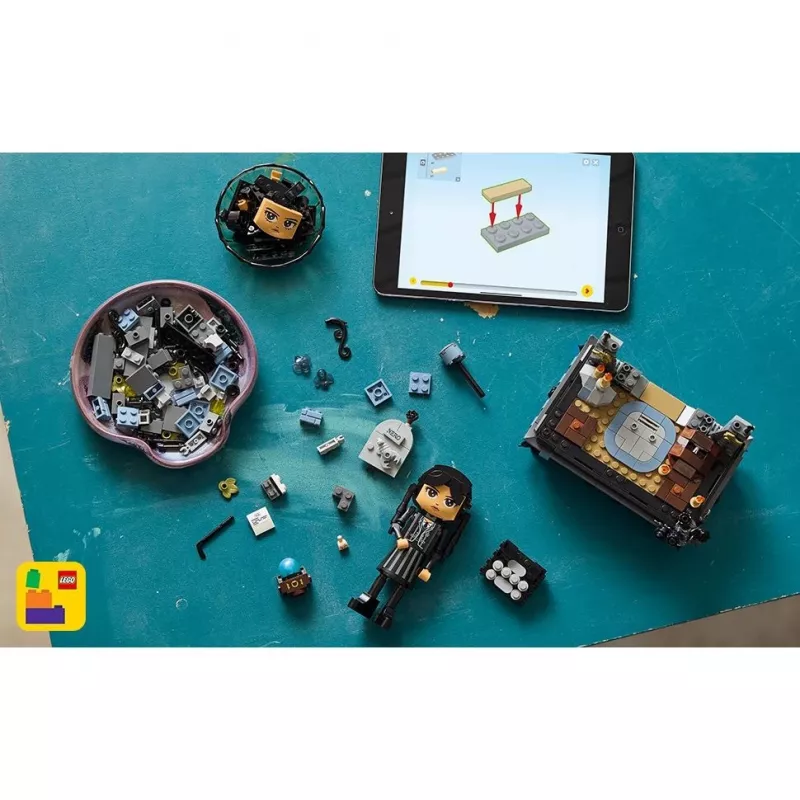 LEGO WEDNESDAY 76780 Wednesday Addams figūra
