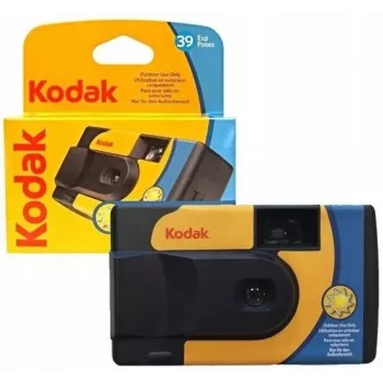 Kodak DAYLIGHT kamera, vienreizlietojama fotokamera ar krāsaino filmu 39 fotogrāfijām. Bez iebūvētas zibspuldzes.