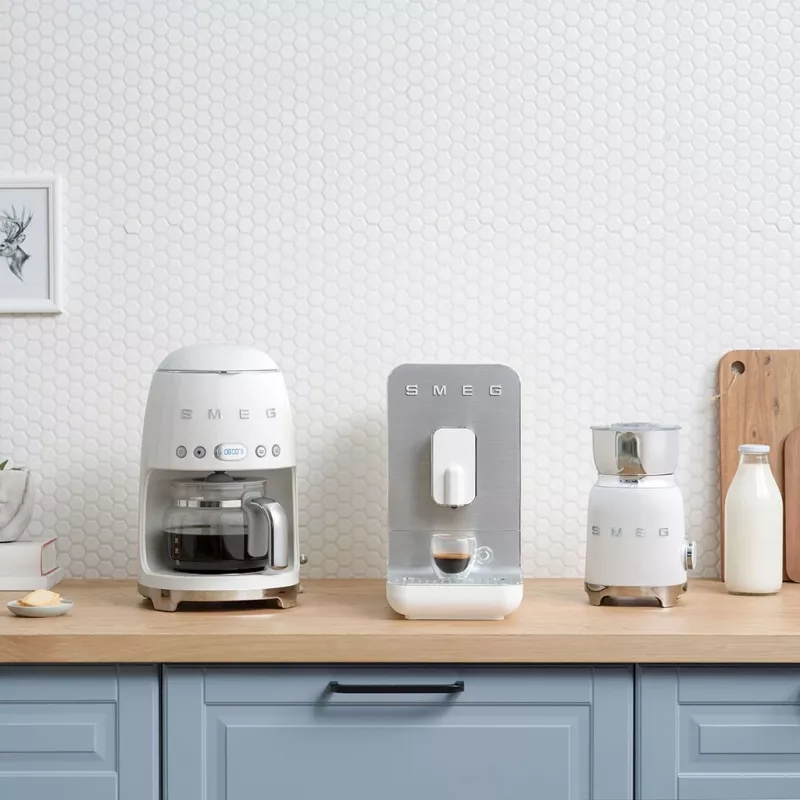 Pilienu kafijas automāts Smeg 1.4L DCF02WHEU Balts