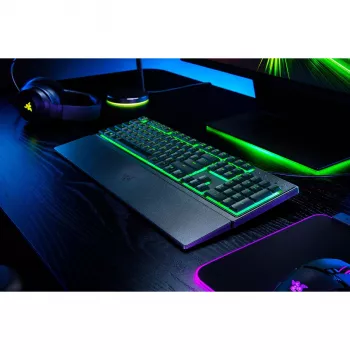 Spēļu tastatūra Razer Ornata V3 X pilna izmēra USB, membrānas slēdži, RGB LED fona apgaismojums, plaukstu balsts, 1000 Hz aptaujas frekvence, melna