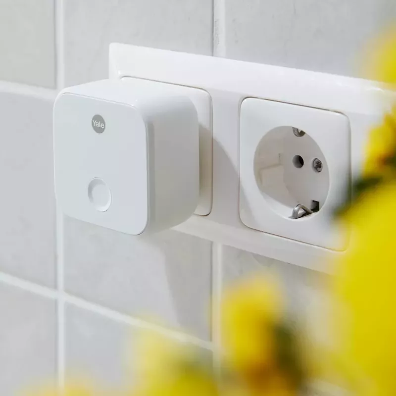 Wi‑Fi tilts Yale ConnectX 05/402100/WH, 2,4 GHz 802.11n, Bluetooth 5.0, diapazons Wi‑Fi 20 m, atbalsta līdz 4 dalībniekiem