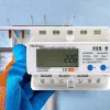 Trīsfāžu elektroenerģijas skaitītājs QOLTEC 50883 Wi‑Fi 400V ar LCD displeju