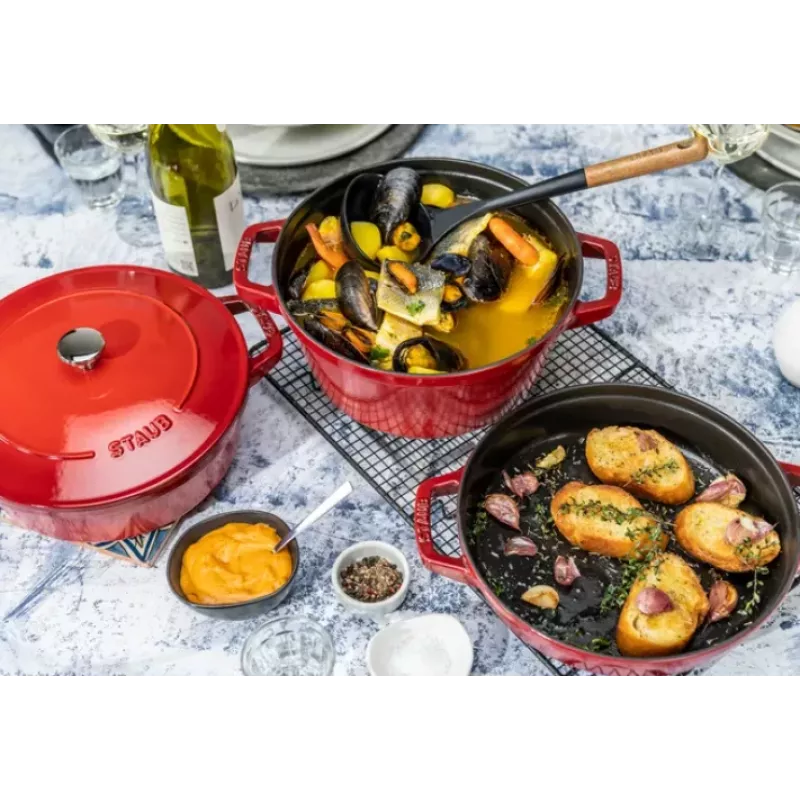 Staub La Cocotte apaļa čuguna kastroļveida cepamtrauks -- KOMPLEKTS NO 3 GABALIEM
