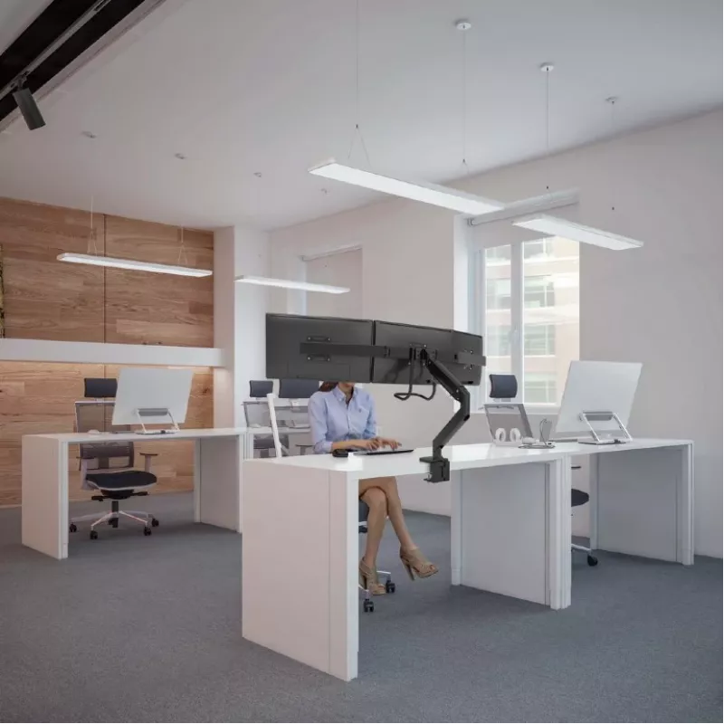 Galda monitora stiprinājums GEMBIRD MA-DA3-03, 3 sviras, gāzes atspere, VESA 75–100x100, atbalsta 3 displejus līdz 27 collām, maks. 18 kg, melns