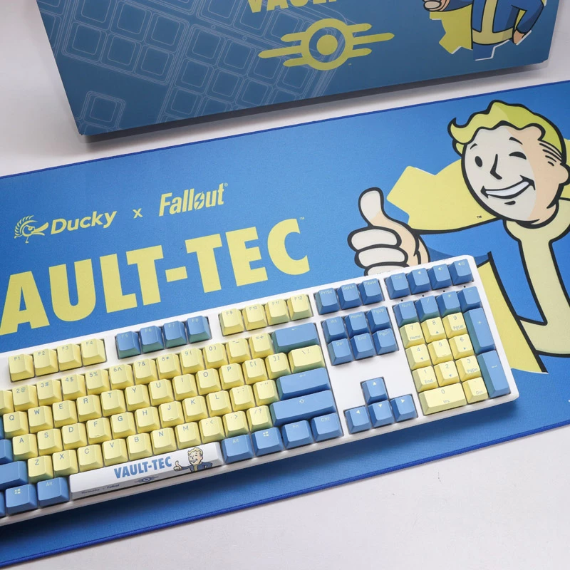 Ducky x Fallout Vault-Tec Limited Edition One 3 spēļu tastatūra + peles paliktnis - MX-Brown (US)