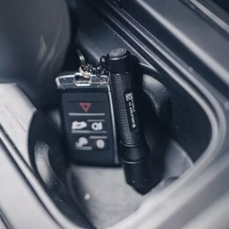 Atslēgu piekariņa lukturītis Ledlenser P3 Melns — kompakts alumīnija LED lukturis, AAA, līdz 130 lm, IP54, 3 jaudas līmeņi