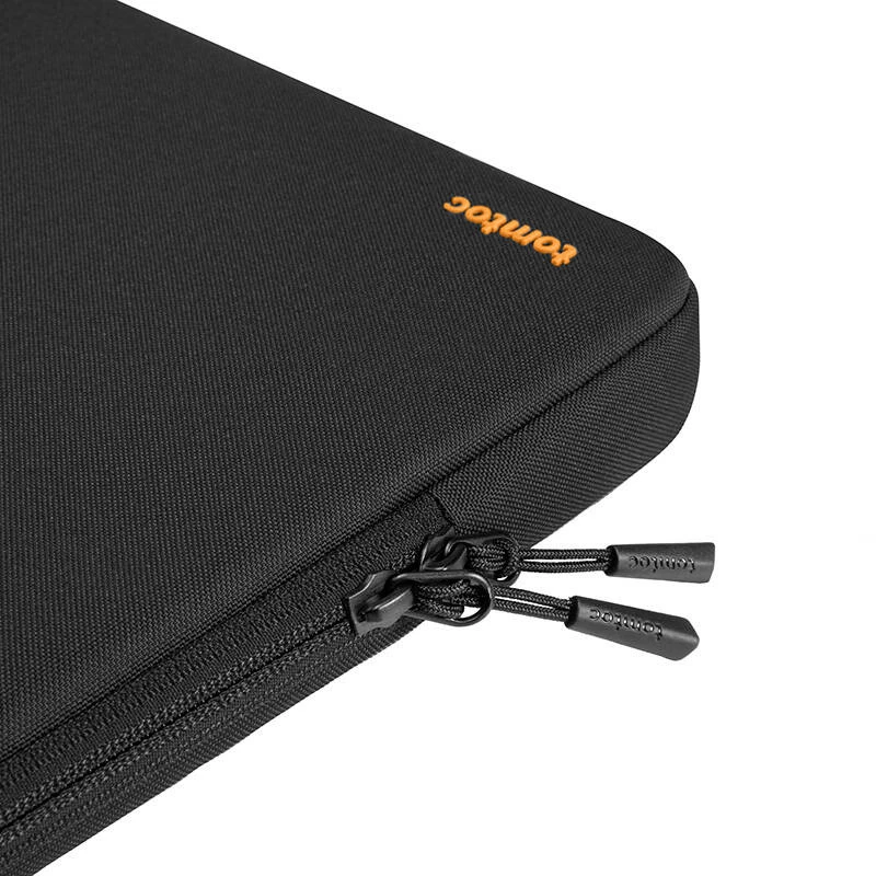 Klēpjdatora futrālis Tomtoc A13C2D1 MacBook — melns, viegls, izturīgs aizsargapvalks