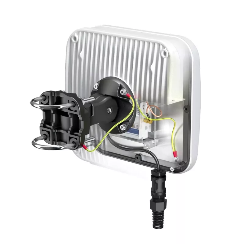 Virziena tīkla antena QuWireless QuMax — virziena PoE/LAN antena 0.694–2.7 GHz, līdz 6 dBi, balta