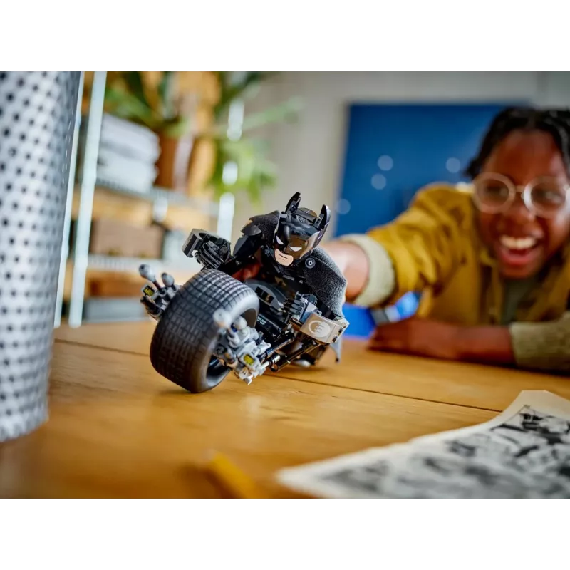 LEGO® DC Batman™: Betmeno konstruējamā figūriņa un motocikls 76273