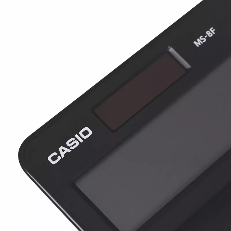 Galda pamata kalkulators CASIO MS-8F – 8 ciparu, baterija/saules, 26 taustiņi, valūtas un nodokļu funkcijas, peļņas aprēķins, melns