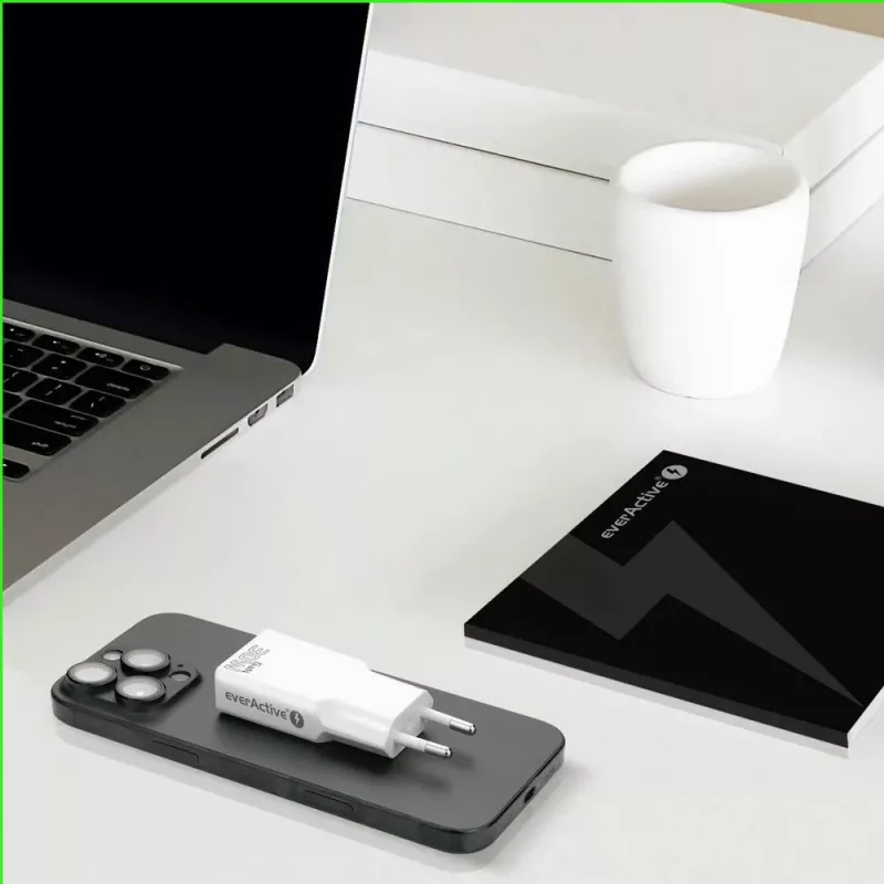 Universāls USB sienas lādētājs everActive SC-380Q Super plāns QC 3.0 — Quick Charge 3.0, kompakts dizains