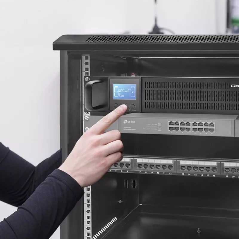 UPS QOLTEC 53946 Line Interactive 2 kVA nepārtrauktās barošanas avots