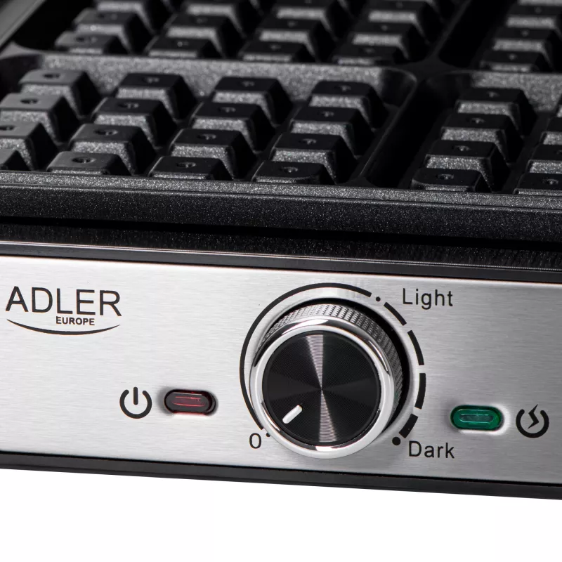 Vafeļu panna Adler AD 3083 — 4 kvadrātveida vafeles 10×10 cm, 1200 W, regulējama temperatūra, nepiedegoša, vēsi rokturi