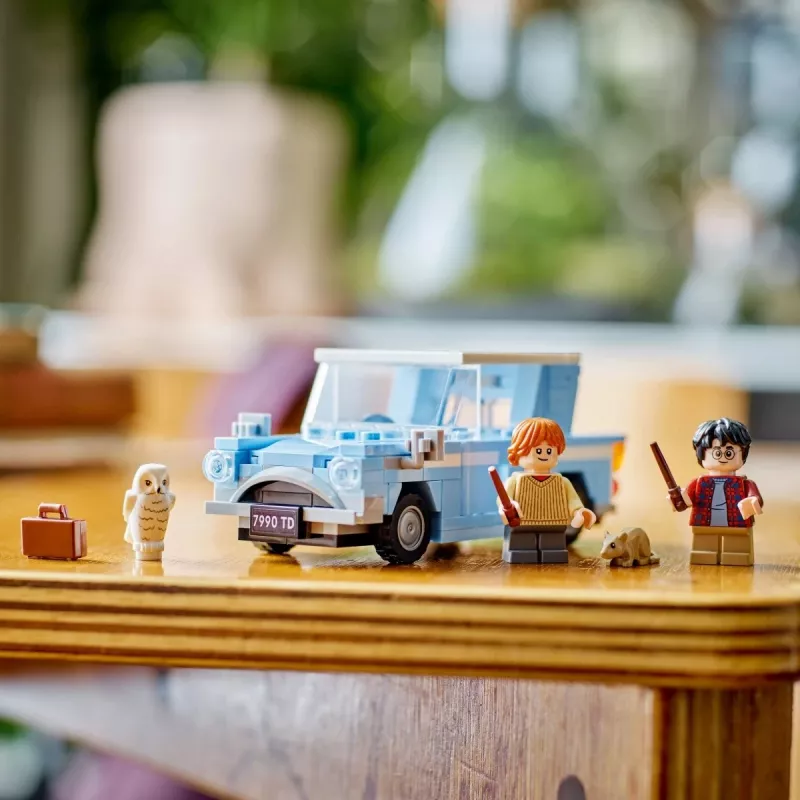 LEGO Harry Potter Lidojošais Ford Anglia auto rotaļlieta bērniem no 7 gadu vecuma, zēniem un meitenēm, būvējams modelis ar Ronu Vīzliju minifigūru un Hedvigu