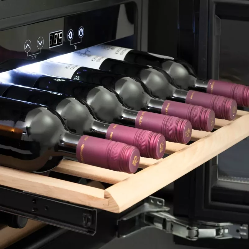 Iebūvējams vīna skapis Caso WineDeluxe E 18 — 18 pudelēm, augstums 46 cm, melns, energoefektivitātes klase G