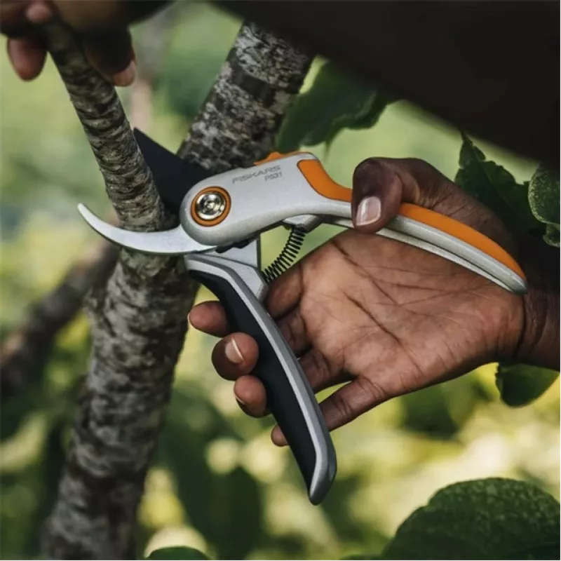 Fiskars 1057168 Plus Metal dārza šķēres Bypass (1057168)