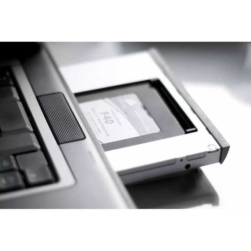Montāžas rāmis SSD / HDD CD / DVD / Blu-ray SATA uz SATA III 12.7mm
