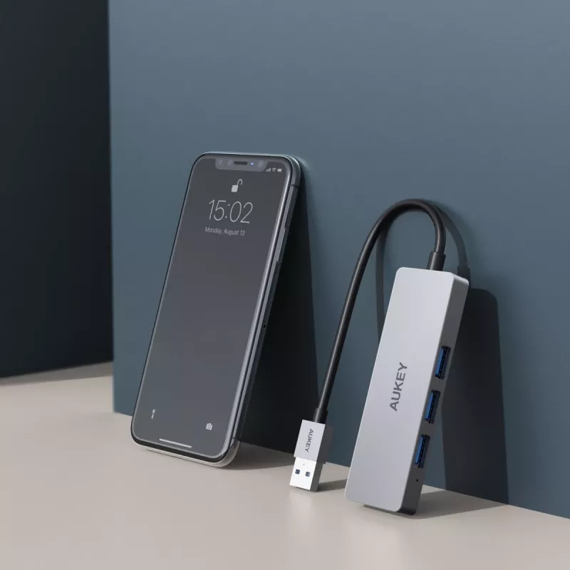 USB centrmezgls Aukey CB-H36 — 4 portu USB 3.2 Gen 1 Type-A, resursdators USB 2.0, 5000 Mbit/s, alumīnijs sudraba krāsā