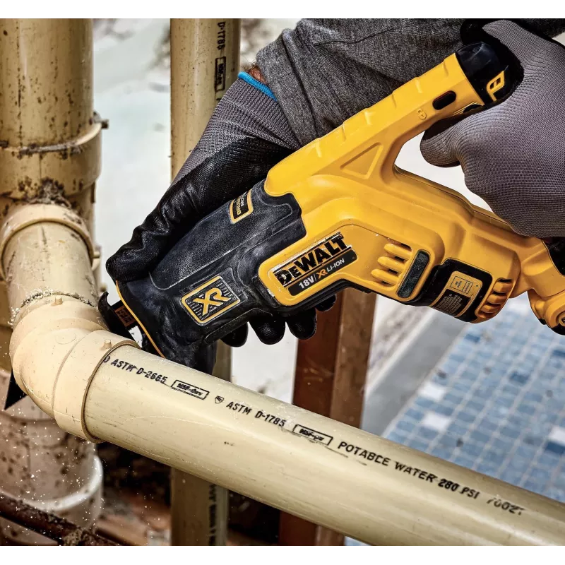 Virzuļzāģis DeWalt DCS367N 18V, gājiens 2.86 cm, griešanas dziļums kokā 30 cm / metālā 10 cm, svars 2.3 kg