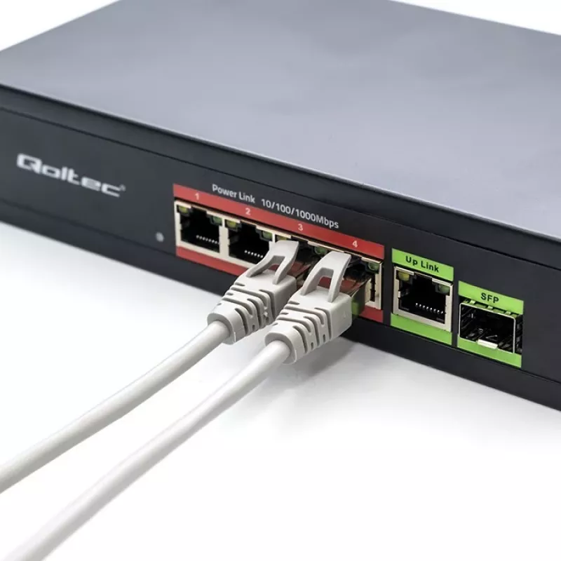 Ethernet PoE komutators QOLTEC 52296 — 4x RJ45 PoE porti, 1x RJ45 uplinks