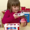 Melissa & Doug Scoop & Stack saldējuma komplekts rotaļu virtuvei