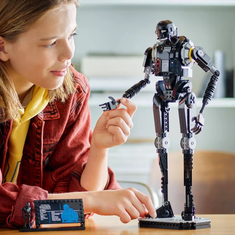 Saliekamā figūra LEGO Star Wars drošības droida K-2SO 75434 — 845 detaļas, 410 mm augstums, vecums 10+