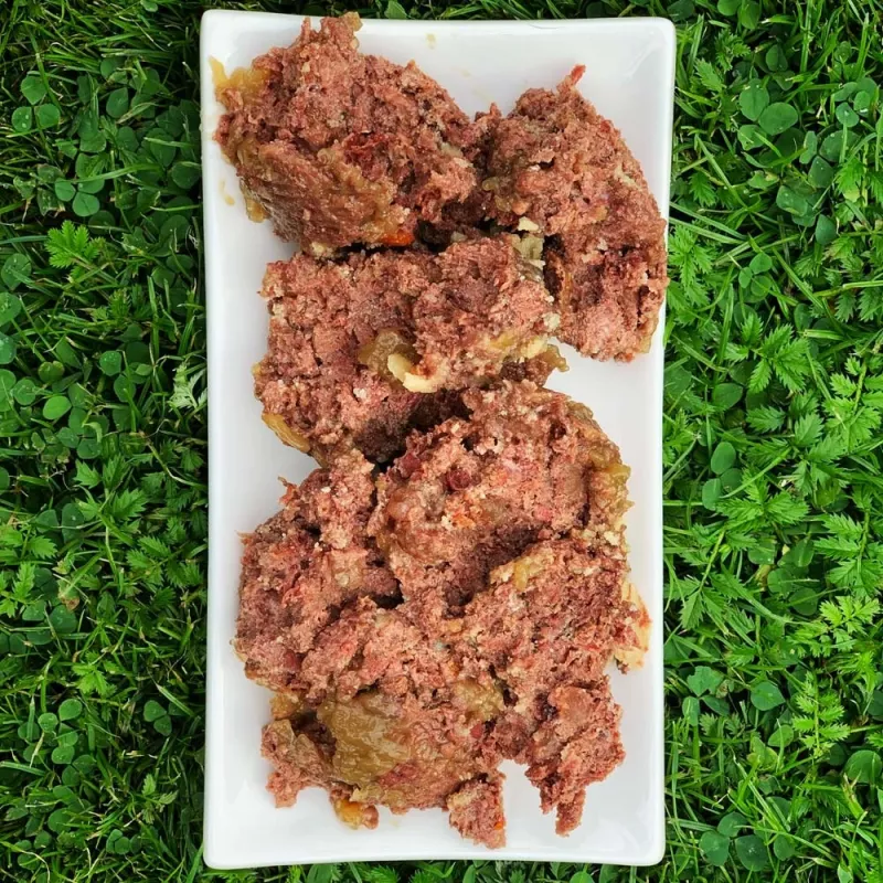 Slapjā suņu barība OLLO Pure Beef and zaļa Tripe 400 g bundža — pieaugušiem suņiem, olbaltumvielas 14,5%, tauki 11,9%, mitrums 69%