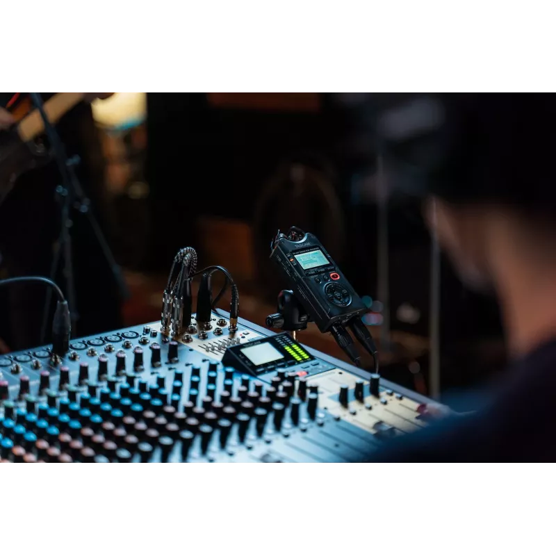 Tascam DR-40X - pārnēsājams digitālais diktofons ar USB saskarni, 2 x stereo ieraksts