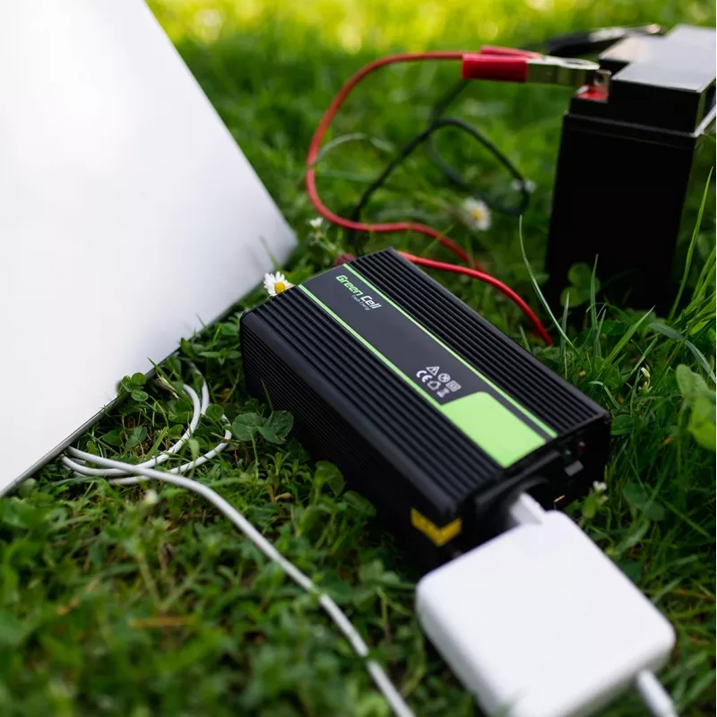 Strāvas pārveidotājs zaļa Cell INV03DE, 12V uz 230V, 500 W, 50 Hz, 30 A izeja, melns