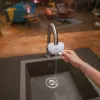BRITA ON TAP V CU CE2 (1052067) krāna ūdens filtrs — 4 pakāpju, 600 L ietilpība, 3 režīmi, 5 adapteri, balts
