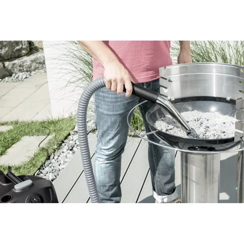 Sausais putekļsūcējs Karcher AD 4 Premium — 17 L, 600 W, bez maisa, metāla šļūtene, hromēta caurule
