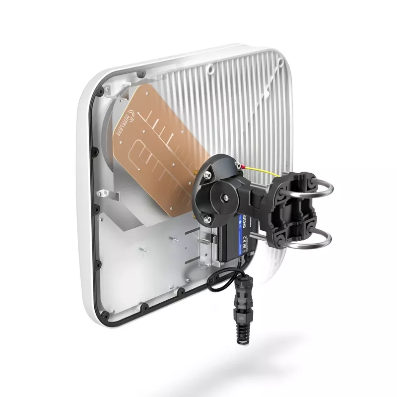 Virziena tīkla antena QuWireless AXRL — 7 dBi, 0.694–0.96 / 1.7–2.2 / 2.2–2.7 GHz, PoE/LAN, divu polarizāciju