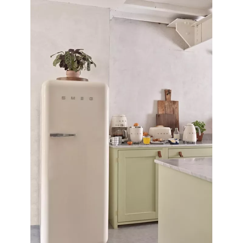Elektriskā tējkanna Smeg 1.7L 2400W Cream