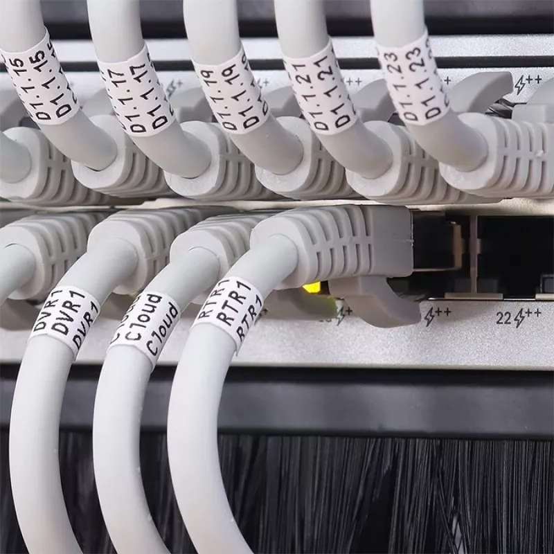 Qoltec 54513 19" statīva suku sloksne, 1U