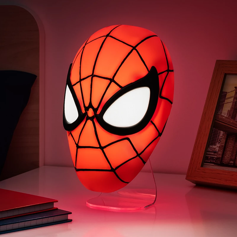 Galda lampa Paladone Spiderman Mask Light — tematisks Zirnekļcilvēka maskas dizains, ar USB barojama LED lampiņa, kompakta naktsgalda lampa