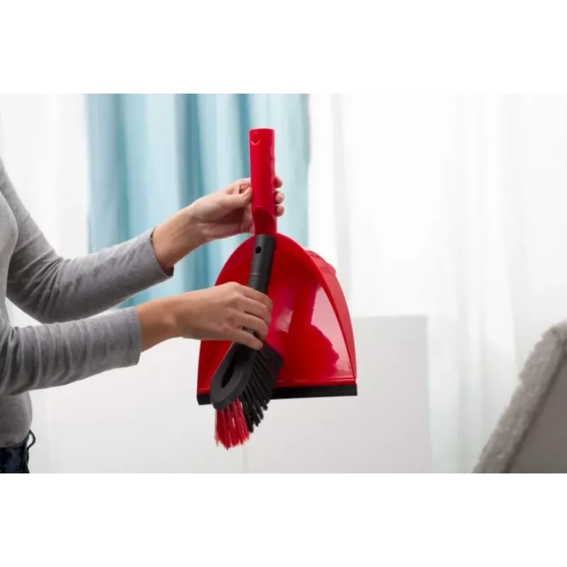 Putekļu pannas un slotiņas komplekts VILEDA 141742 — tehnopolimēra putekļu panna, plastmasas rokturis, mīkstie/cietie sari, melns, pakarināšanas cilpa