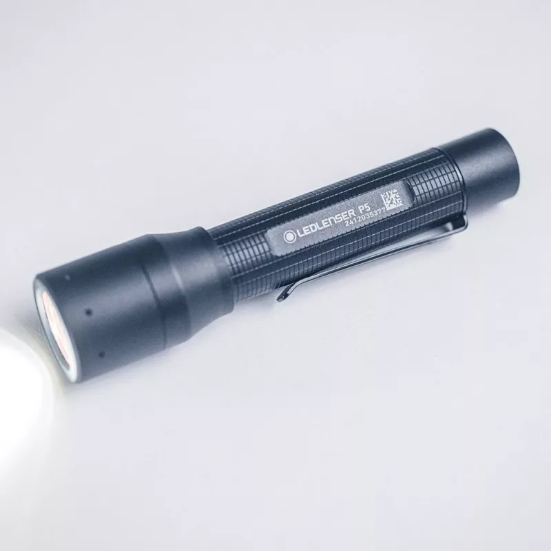 Rokas lukturītis Ledlenser P5 melns, LED, 140 lm, AA baterija, IP54, alumīnijs, kabatas klipsis
