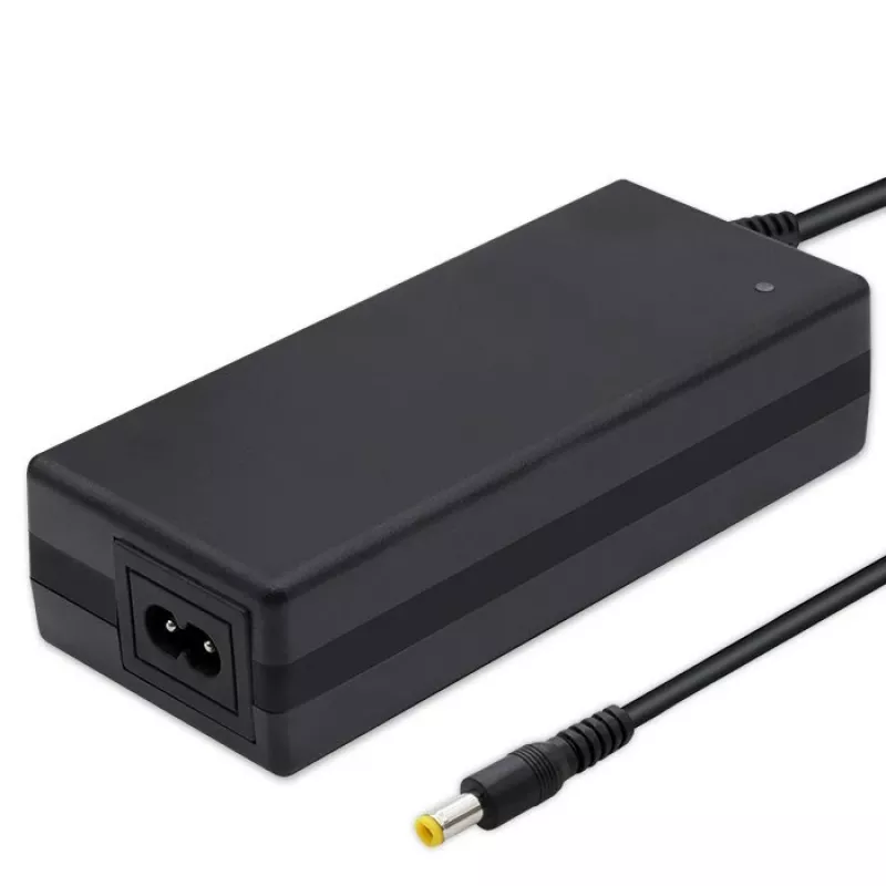 Qoltec 50761 Lādētājs e-velosipēdu akumulatoriem 36V | 42V | 2A | 5.5*2.5