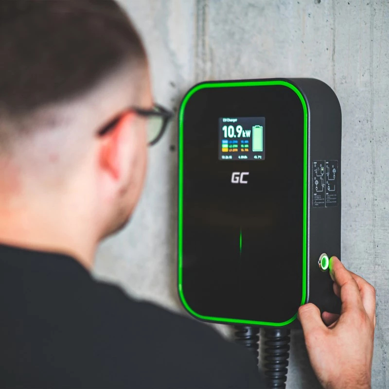 Elektromobiļa uzlādes stacija zaļa Cell EV14 22 kW melna alumīnija, pie sienas stiprināma