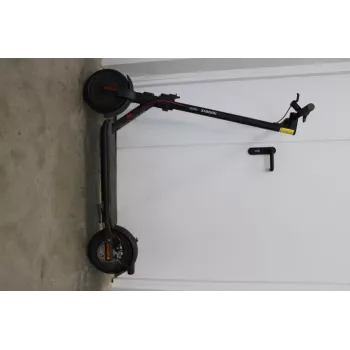 IZPĀRDOŠANA. Xiaomi Electric Scooter 4 EU | IZPĀRDOŠANA. IZPĀRDOŠANA. Xiaomi Electric Scooter 4 EU | 300 W | 25 km/h | 10 collas | 6 mēneši | Melns | DEMO, SASKRAPĒTS, TRŪKST SKRŪVJU