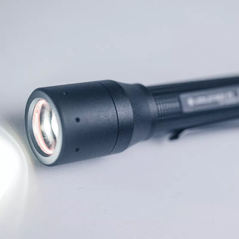 Rokas lukturītis Ledlenser P5 melns, LED, 140 lm, AA baterija, IP54, alumīnijs, kabatas klipsis
