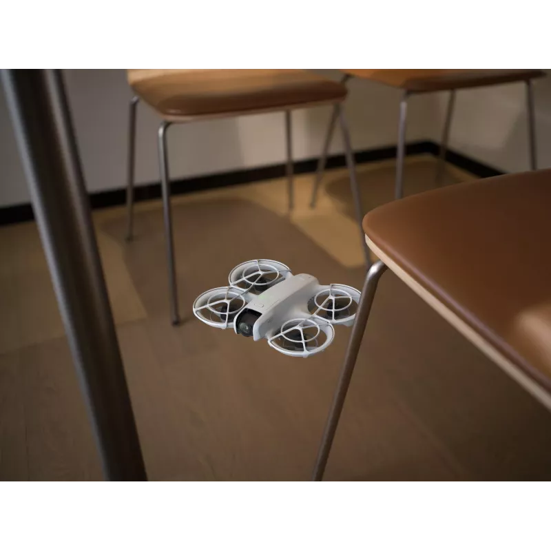 DJI Neo Fly More Combo (DJI-RC-N3) viegls 135 g drons ar 4K Ultra HD kameru, līdz 18 minūtēm lidojuma laika ar 1 uzlādi, 3x baterijas, tālvadības pults