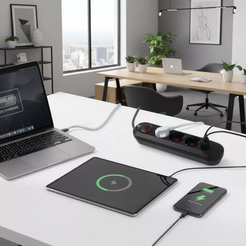 Strāvas sadalītājs MACLEAN MCE394 B — 3 rozetes + 3×USB A, 110–240 V, 2,1 A USB, 2500 W, 1,5 m kabelis, melns