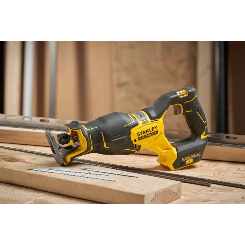 Stanley Fatmax SFMCS311B zobenveida zāģis 18 V melns, dzeltens