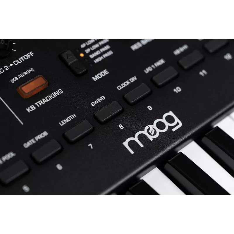 Analogais sintezators Moog MOOG MESSENGER — monofonisks galda instruments